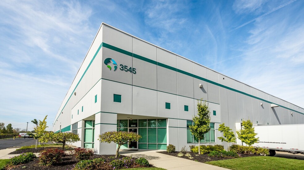 3515-3595 Urbancrest Industrial Dr, Grove City, OH for lease - Building Photo - Image 2 of 3