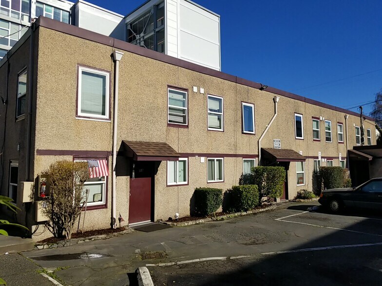 8600 Aurora Ave N, Seattle, WA for sale - Building Photo - Image 1 of 1