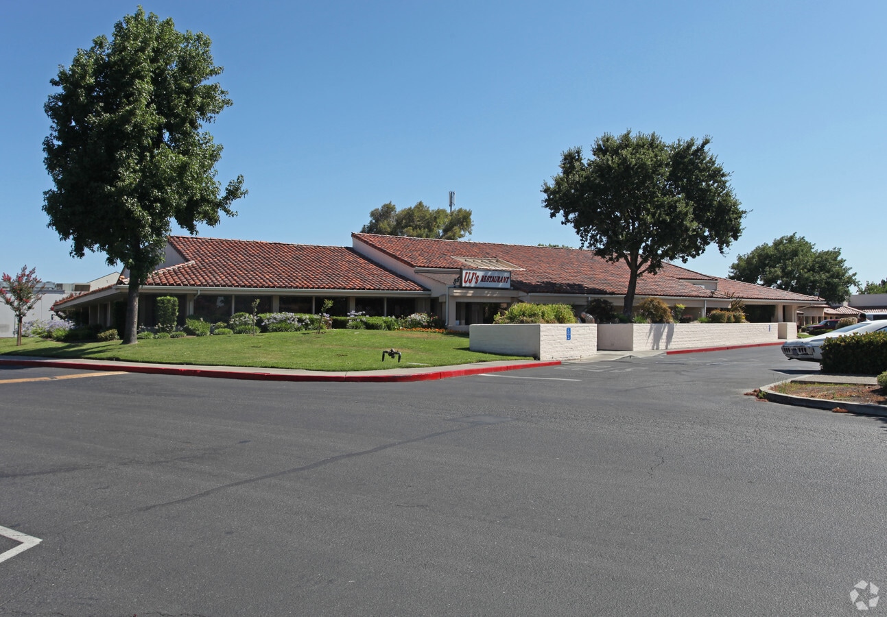 7628 Pacific Ave, Stockton, CA 95207