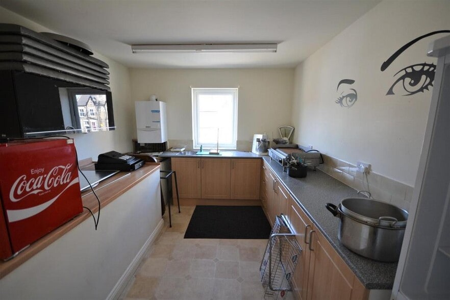 1A Tenters St, Bishop Auckland for sale - Interior Photo - Image 2 of 10