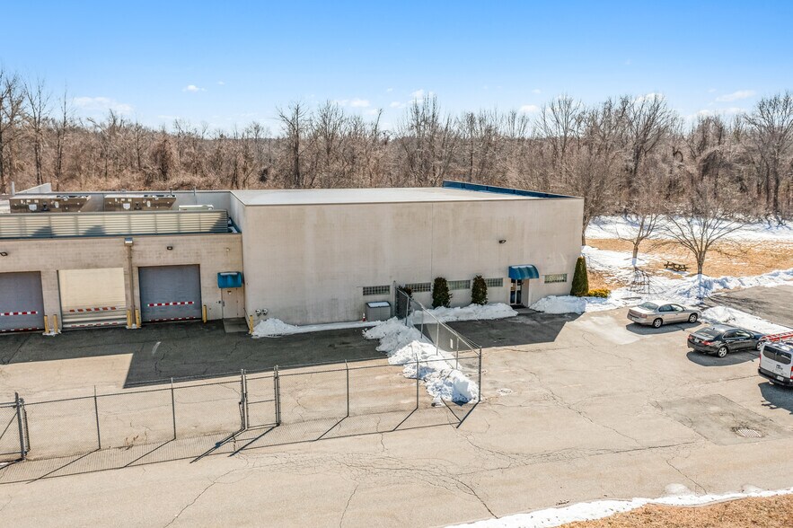 24 Snake Hill Rd, North Scituate, RI for sale - Primary Photo - Image 1 of 1