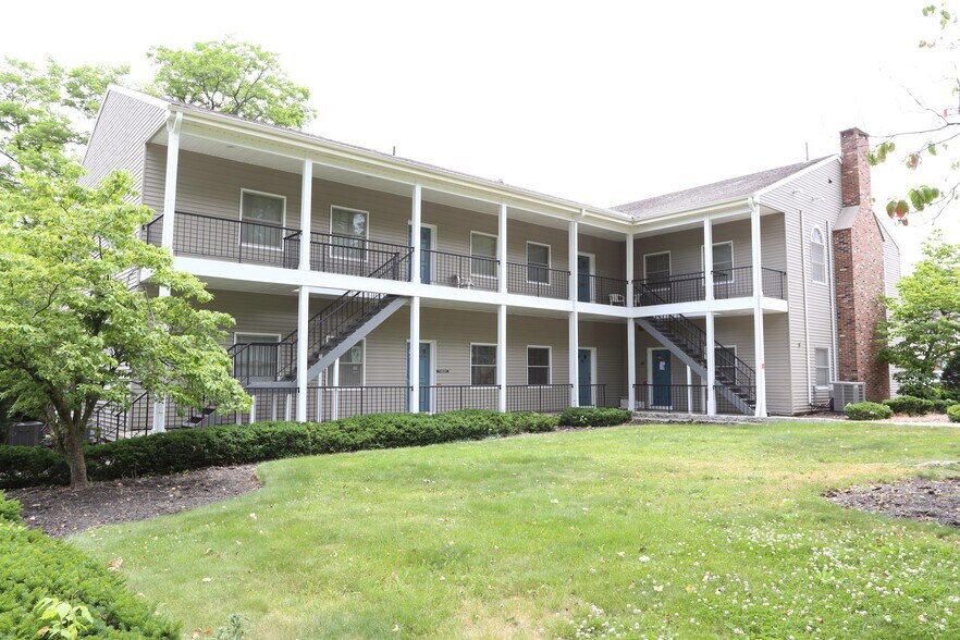 2 Strawtown Rd, West Nyack, NY 10994