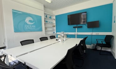 45 Devon Sq, Newton Abbot for lease Interior Photo- Image 1 of 3