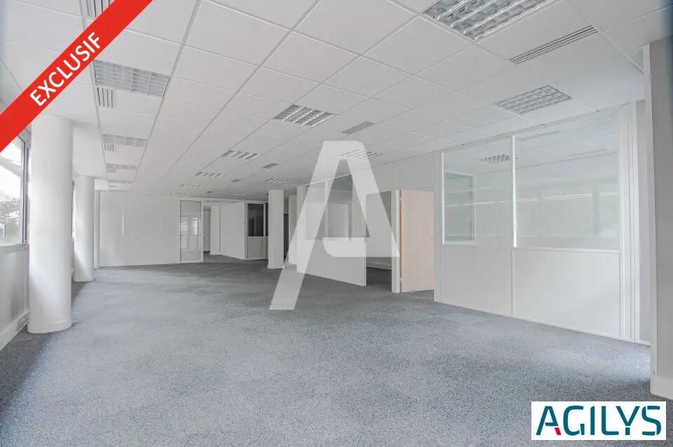 Office in Orsay for lease Building Photo- Image 1 of 14