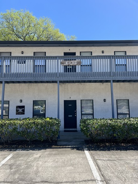 6054 Arlington Expy, Jacksonville, FL for lease - Building Photo - Image 2 of 5