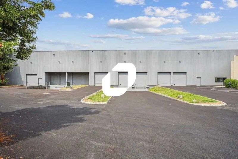 Flex in Lisses for lease Building Photo- Image 1 of 20