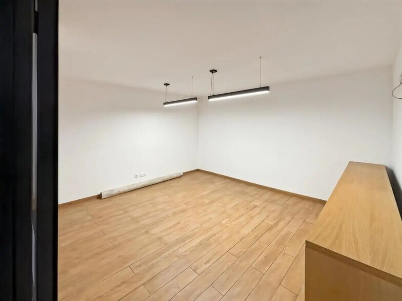 Office in Paris for lease - Building Photo - Image 2 of 6