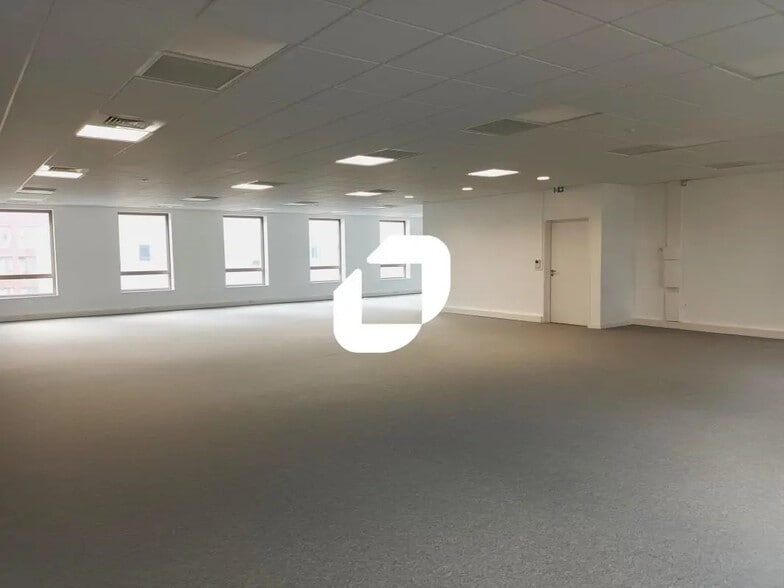 84 Rue Des Templiers, Lille for lease - Interior Photo - Image 2 of 7