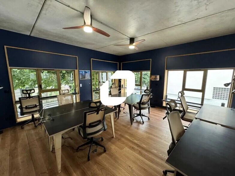 Office in Ivry-sur-Seine for lease - Interior Photo - Image 2 of 5