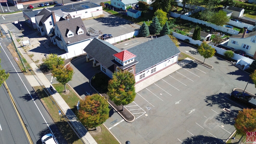 774 Farmington Ave, Bristol, CT for lease - Building Photo - Image 2 of 8