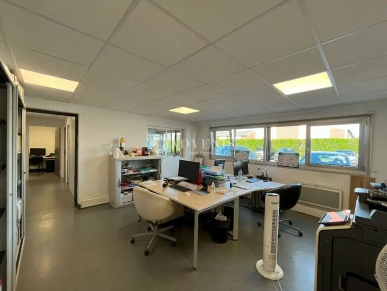 Flex in Décines-Charpieu for lease - Interior Photo - Image 3 of 11