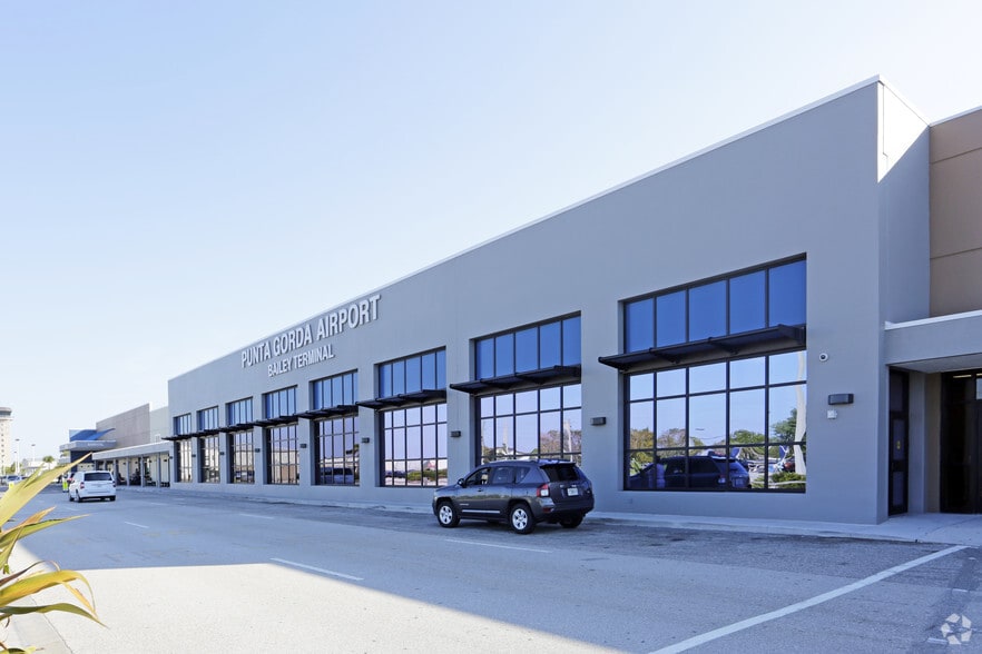 28000 Airport Rd, Punta Gorda, FL for sale - Building Photo - Image 1 of 1
