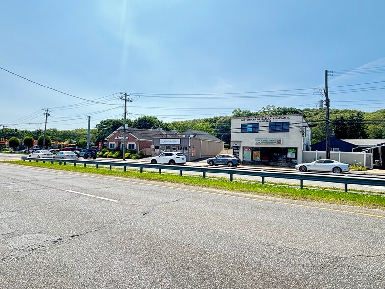 707 Walt Whitman Rd, Melville, NY for sale - Building Photo - Image 2 of 6