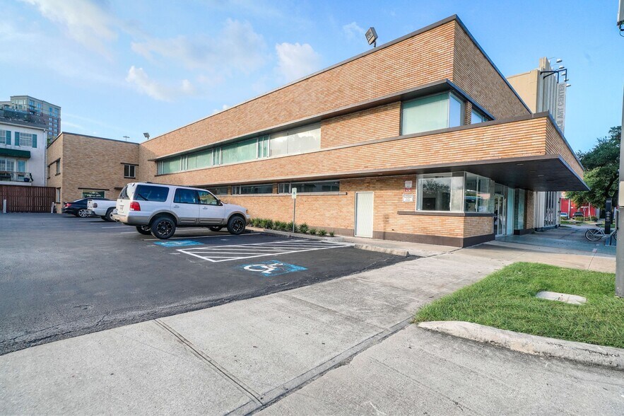 4916 Main St, Houston, TX for lease - Building Photo - Image 3 of 18