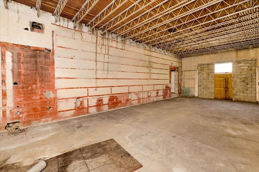2025-2027 Center Point Rd, Birmingham, AL for lease - Interior Photo - Image 3 of 12