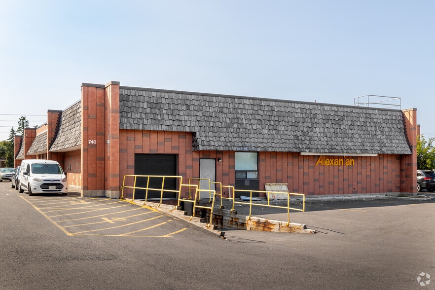 740 Industrial Ave, Ottawa, ON for lease - Building Photo - Image 2 of 5