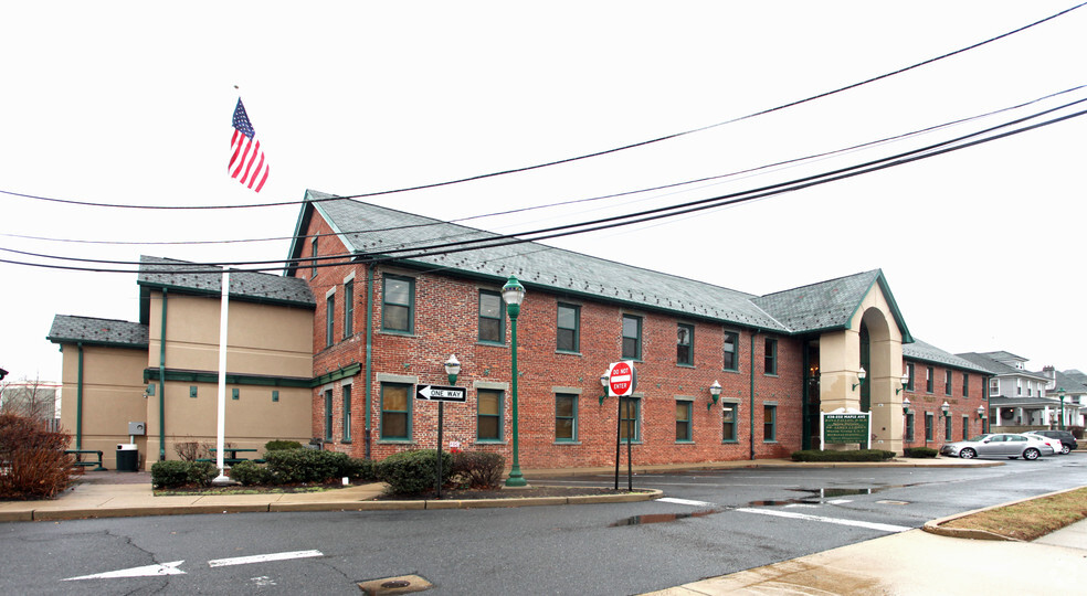 238-252 Maple Ave, Red Bank, NJ for lease - Primary Photo - Image 1 of 2