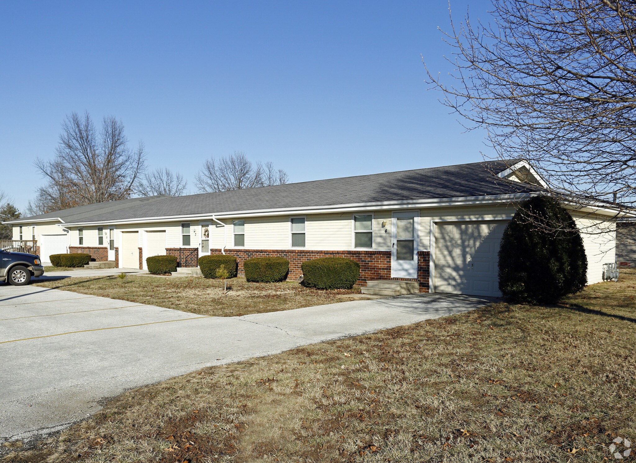 621 W Meadowview Dr, Nixa, MO for sale Primary Photo- Image 1 of 1