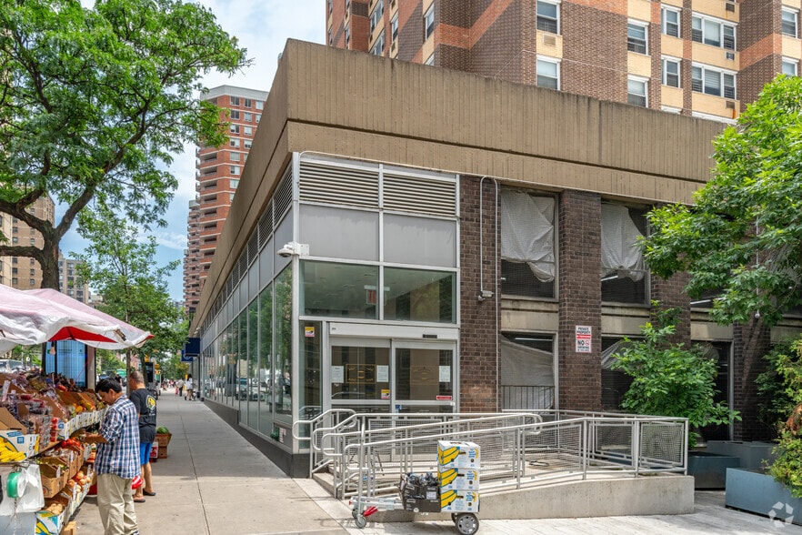 444 2nd Ave, New York, NY for lease - Building Photo - Image 3 of 5