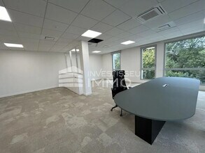 Office in Serris for sale Interior Photo- Image 1 of 9