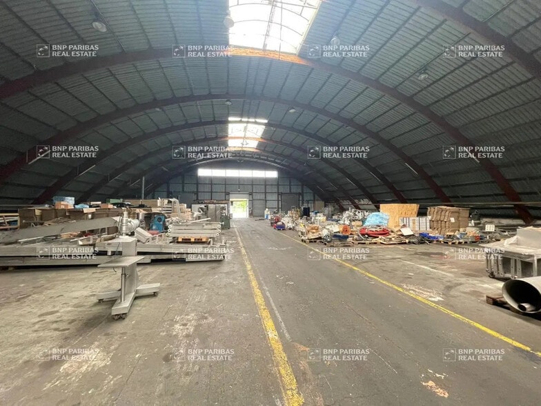 Flex in Mouvaux for lease - Interior Photo - Image 2 of 3