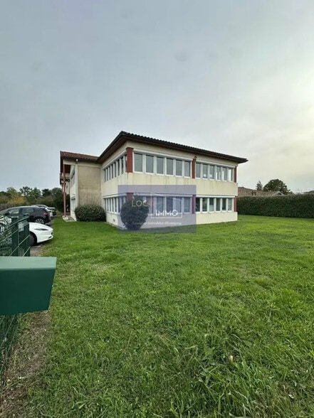 Office in Le Haillan for sale - Building Photo - Image 2 of 8