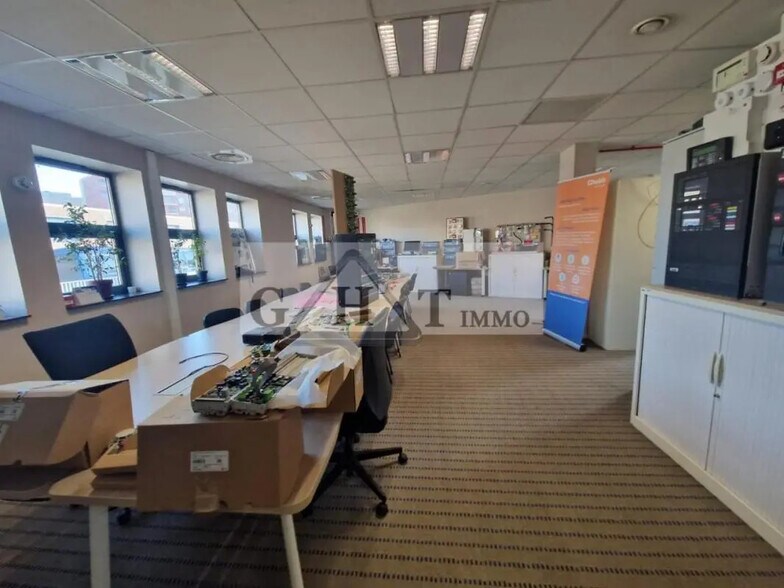 Office in Ivry-sur-Seine for lease - Building Photo - Image 1 of 6