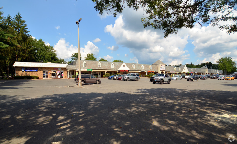 28 Wintonbury Mall, Bloomfield, CT for lease - Building Photo - Image 2 of 4