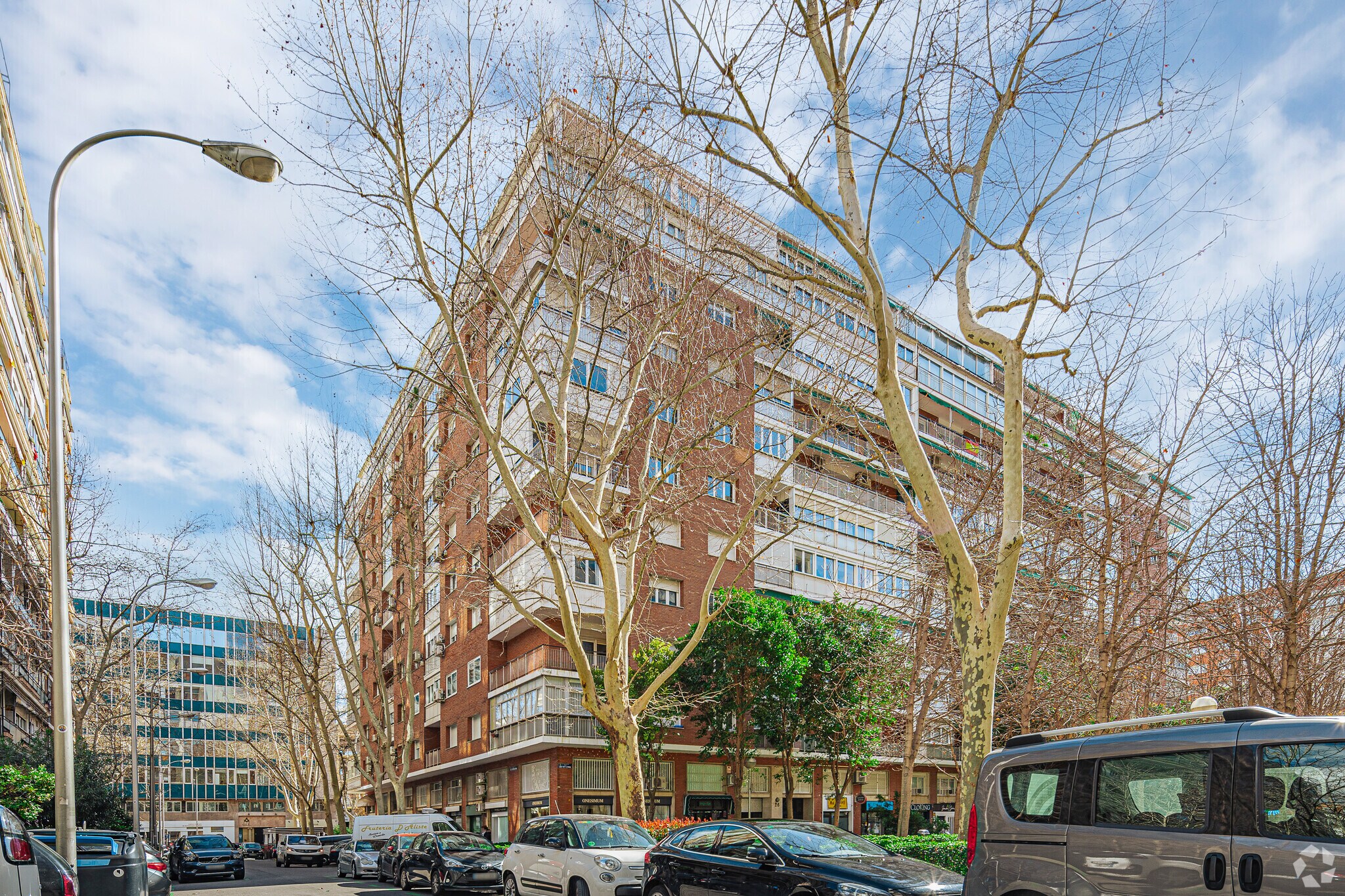 Calle del Doctor Fleming, 26, Madrid, Madrid for sale Primary Photo- Image 1 of 1