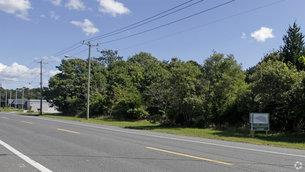 81 Montauk Hwy, Westhampton, NY for sale - Primary Photo - Image 1 of 1