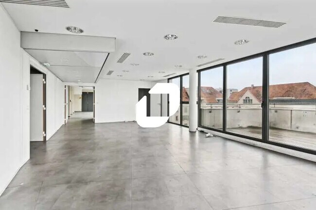Vente Bureaux 124 m² à 3 925 m²