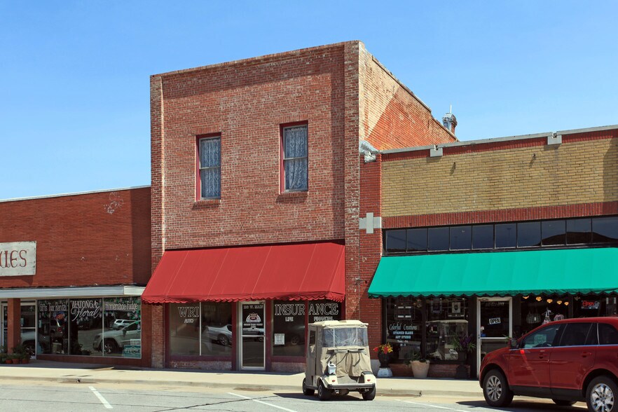 106 W Main St, Watonga, OK for sale - Primary Photo - Image 1 of 1