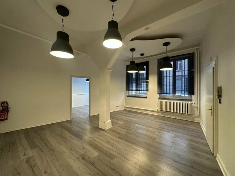 Office in Strasbourg for lease - Interior Photo - Image 2 of 3