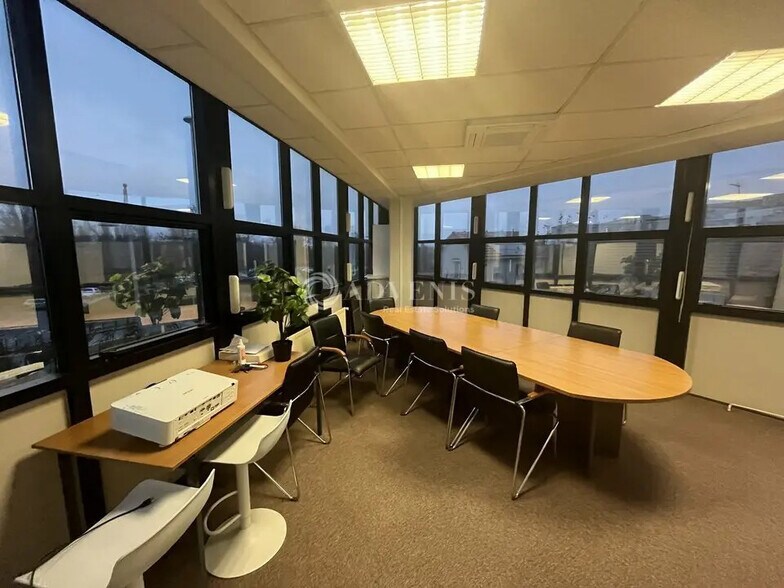 Office in Champigny-sur-Marne for lease - Interior Photo - Image 2 of 12