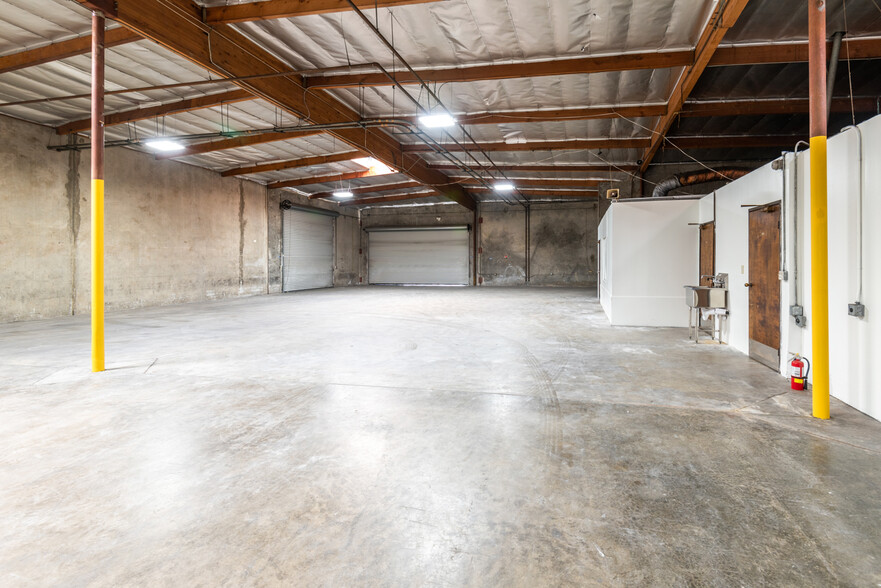 8320 Isis Ave, Los Angeles, CA for lease - Building Photo - Image 3 of 9