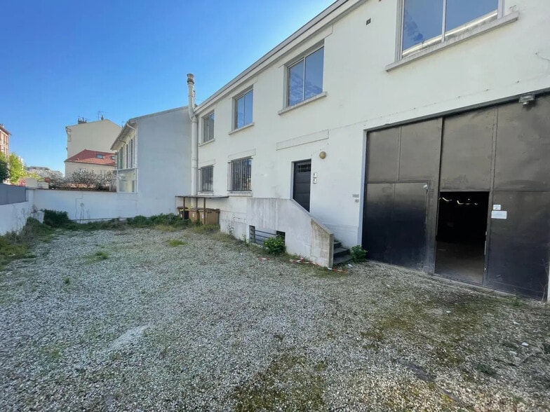 Flex in Courbevoie for sale - Building Photo - Image 1 of 10