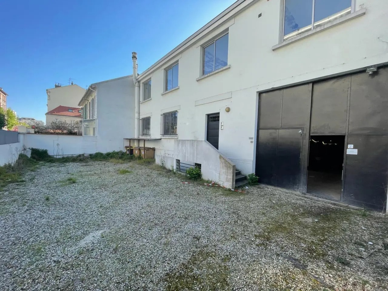 Flex in Courbevoie for sale Building Photo- Image 1 of 11