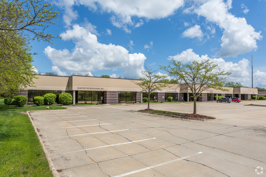 8191 Birchwood Ct, Johnston, IA for lease - Primary Photo - Image 1 of 7