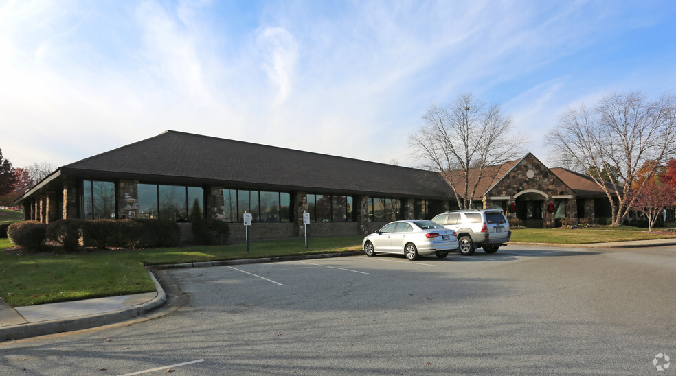 4135 Mendenhall Oaks Pky, High Point, NC for lease - Building Photo - Image 3 of 6