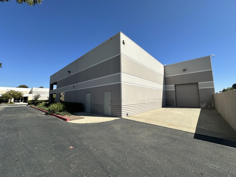 2627 Skyway Dr, Santa Maria, CA for lease - Building Photo - Image 2 of 5