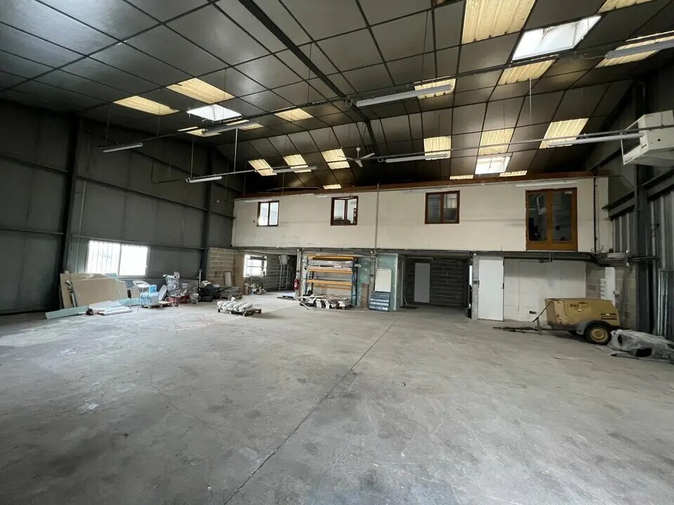 Flex in Cormontreuil for lease Building Photo- Image 1 of 14