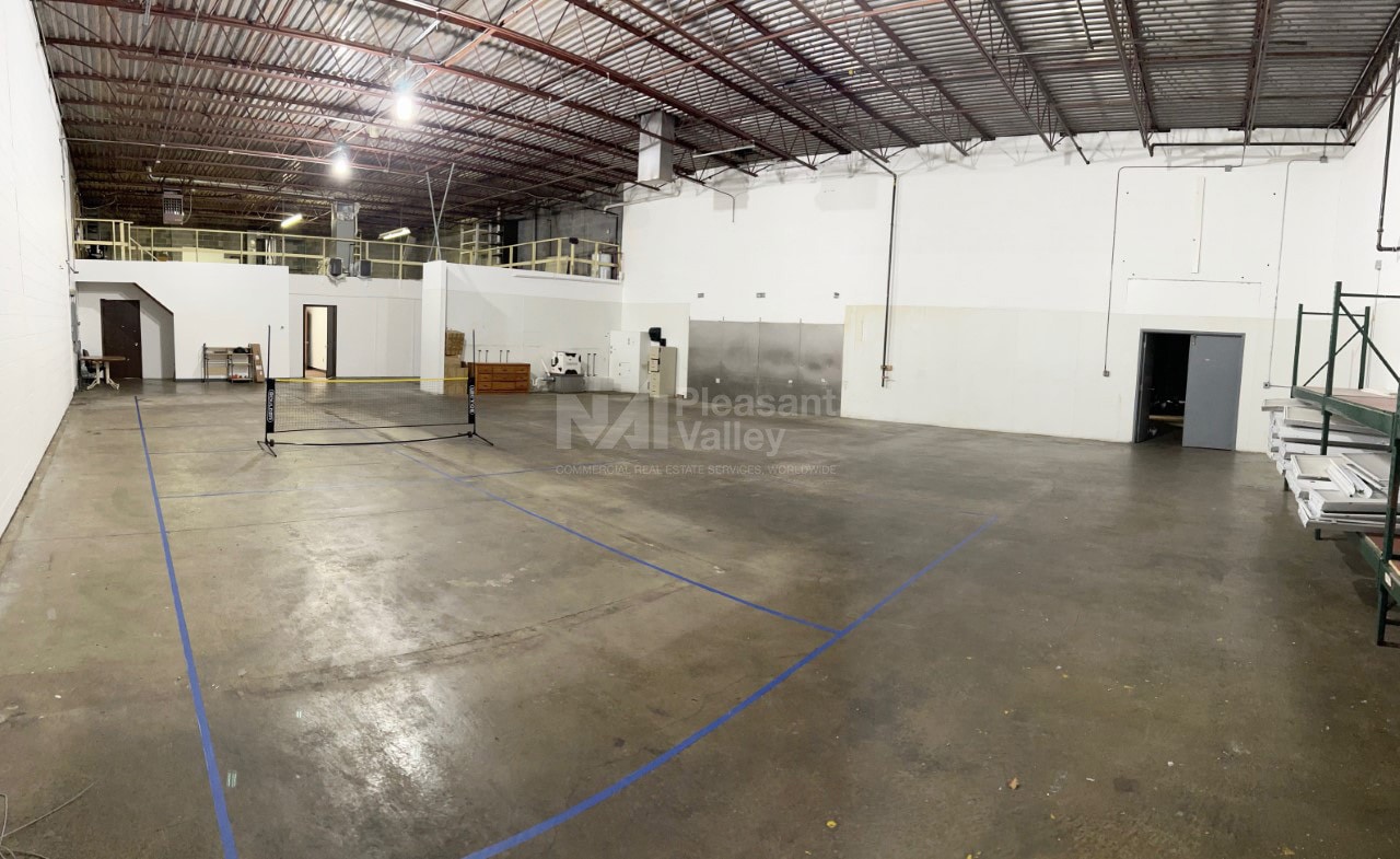 2063-2071 Midway Dr, Twinsburg, OH for lease Interior Photo- Image 1 of 5