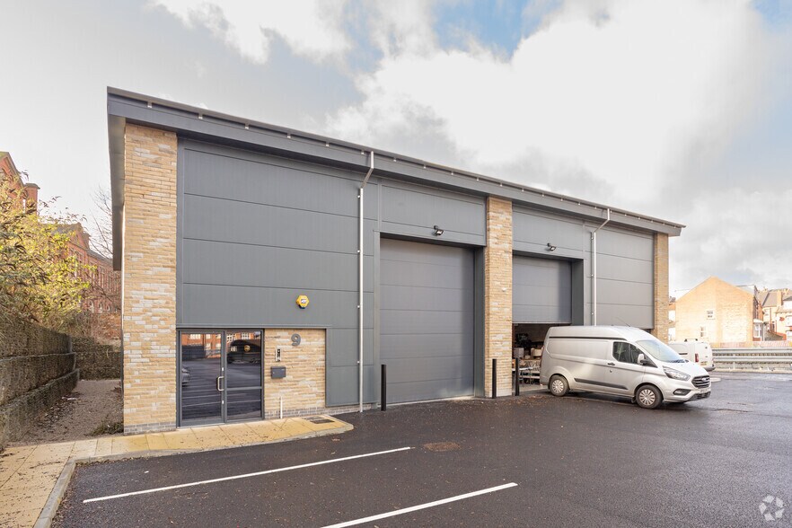 Armley Rd, Leeds, LS12 2LB