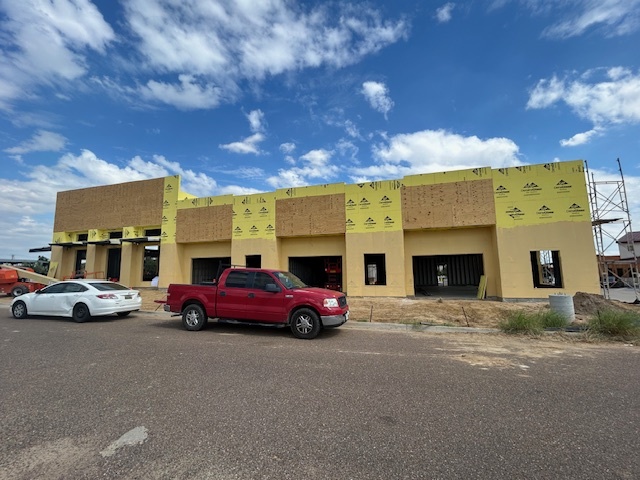 2324 Jacaman Rd, Laredo, TX for lease - Building Photo - Image 2 of 25