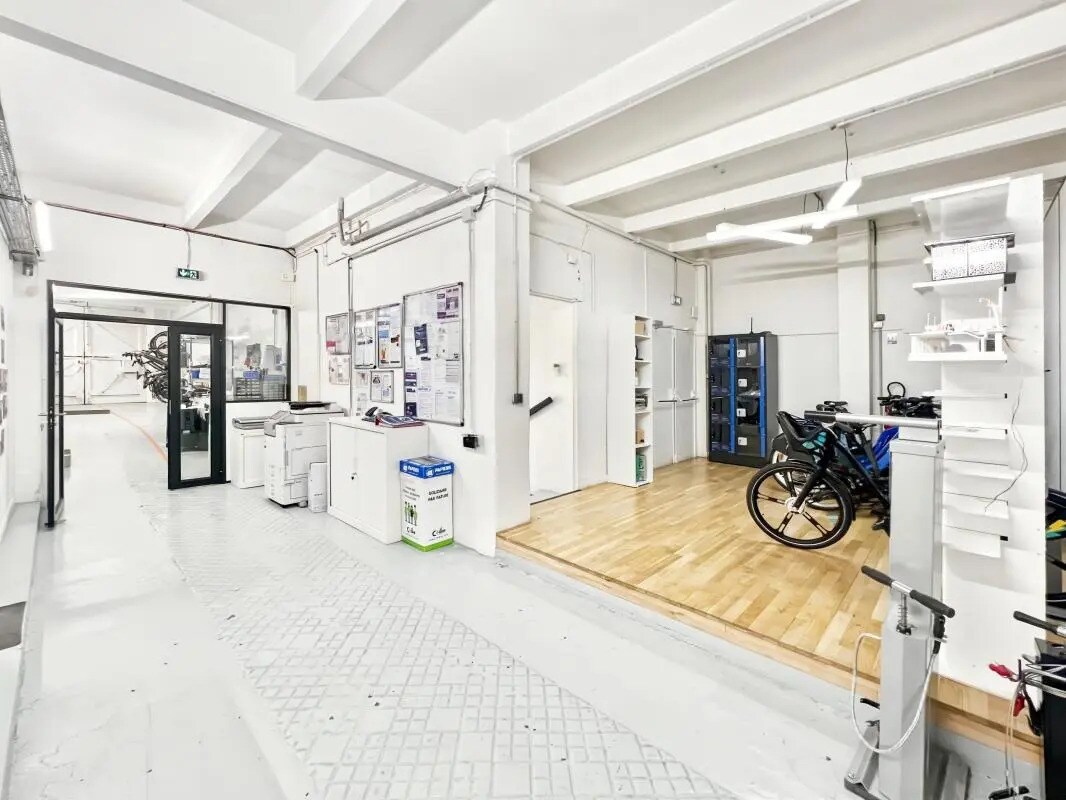 Office in Paris for lease Building Photo- Image 1 of 9