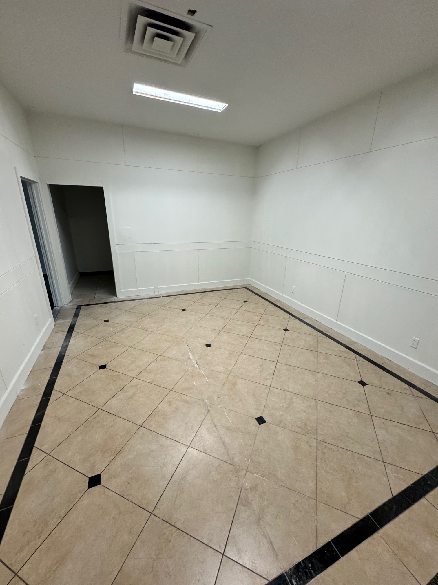 5645 Hillcroft Ave, Houston, TX for lease Interior Photo- Image 1 of 6