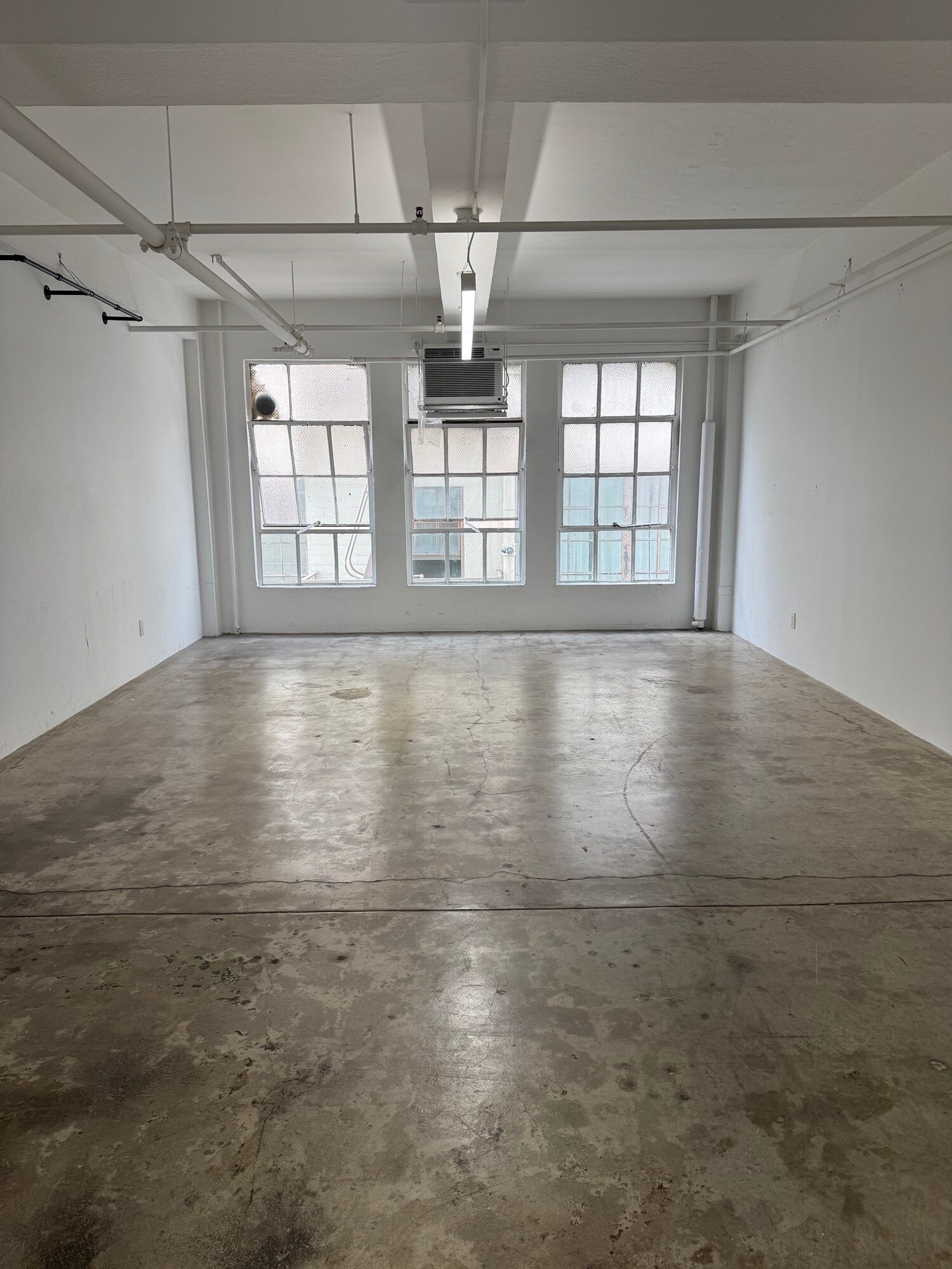 122 E 7th St, Los Angeles, CA for lease Interior Photo- Image 1 of 3