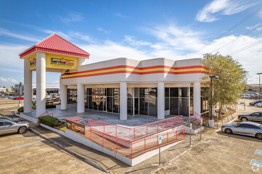 10475 Southwest Fwy, Houston, TX 77074