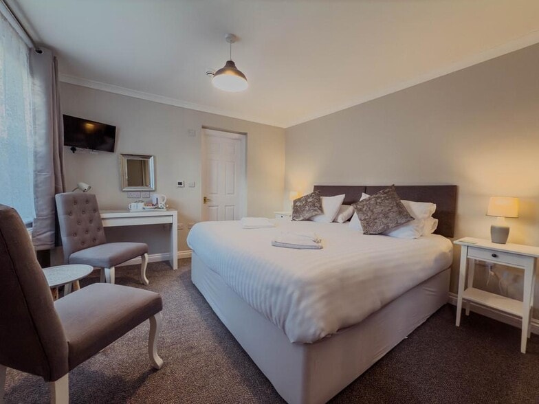 41 Quay St, Newport for sale - Building Photo - Image 2 of 14