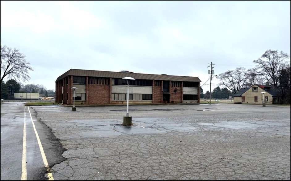 Office Building and Adjacent Home portfolio of 2 properties for sale on LoopNet.com - Building Photo - Image 2 of 6